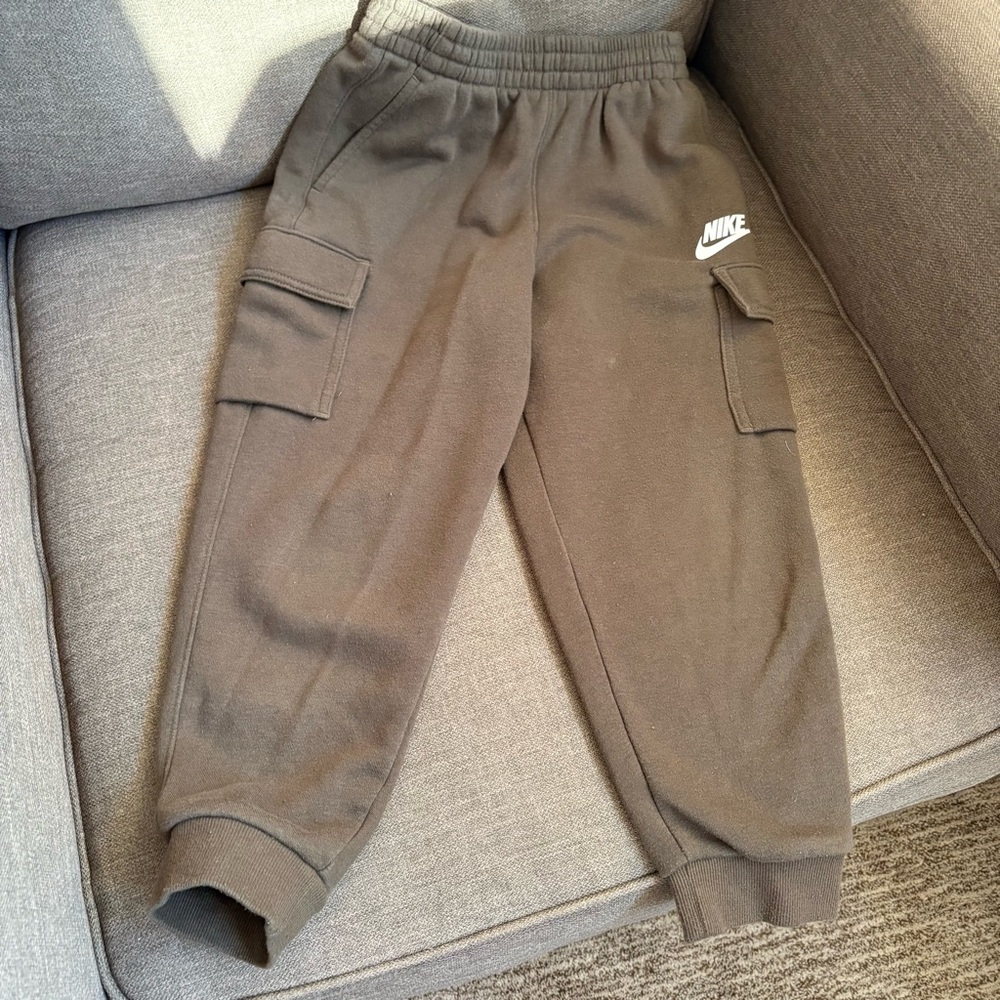 Nike Kids Brown Cargo Joggers with White Logo. Size 7. INV25/492